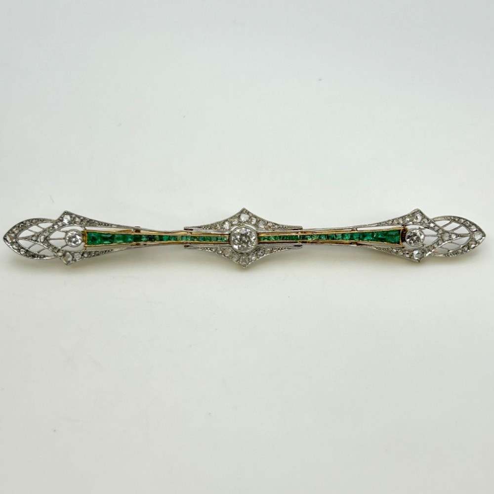 EMERALD DIAMOND BROOCH