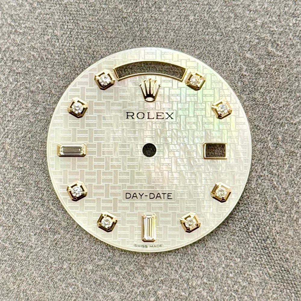 DAY-DATE MOP OXFORD MOTIF DIAL